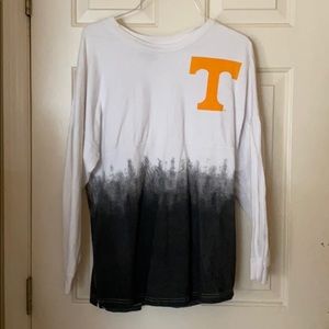 I’m selling a Tennessee long sleeve shirt